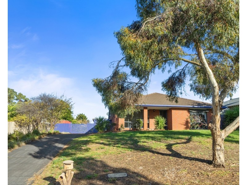 27 Horder Crescent, Darley VIC 3340