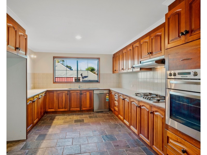 27 Horder Crescent, Darley VIC 3340