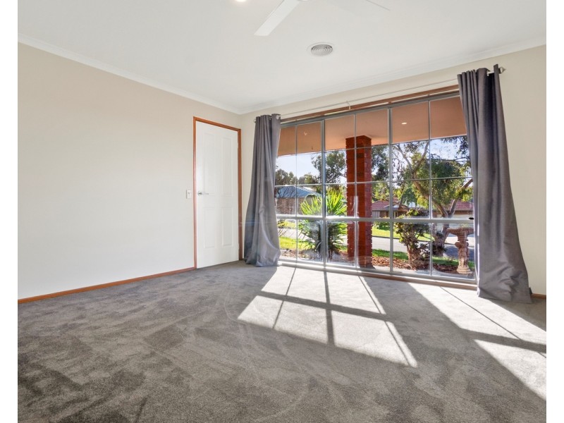 27 Horder Crescent, Darley VIC 3340