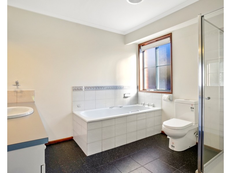 27 Horder Crescent, Darley VIC 3340