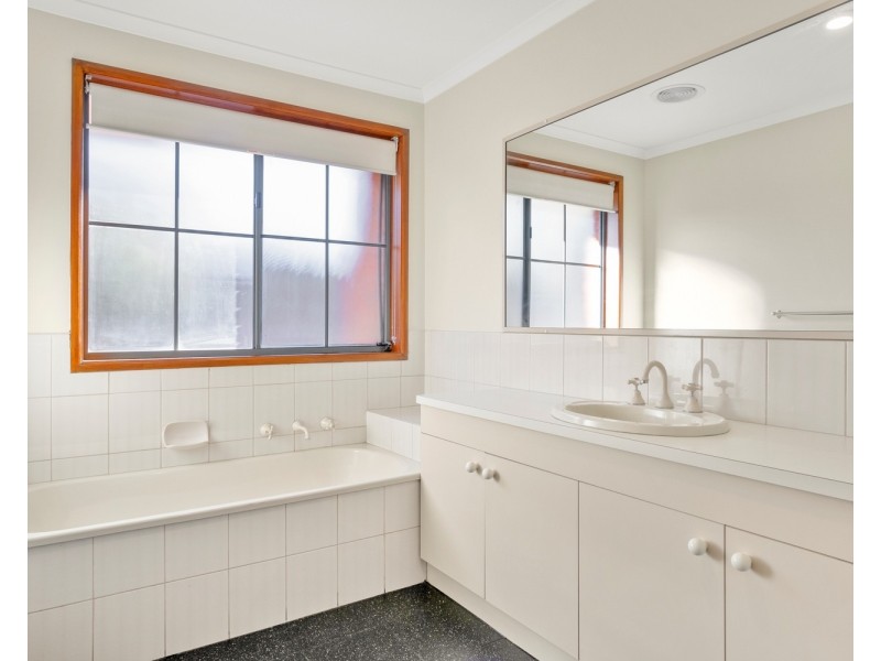 27 Horder Crescent, Darley VIC 3340