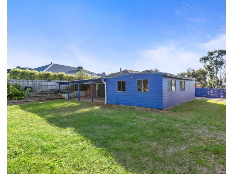 27 Horder Crescent, Darley VIC 3340