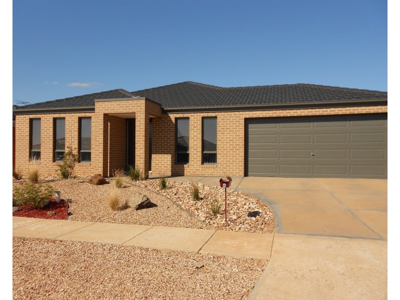 8 Lone Pine Square, Bacchus Marsh VIC 3340