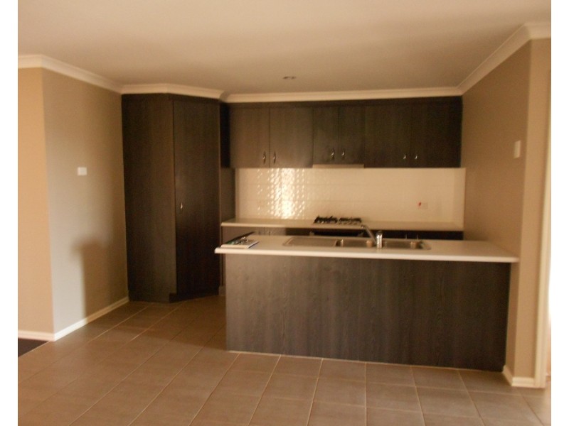 8 Lone Pine Square, Bacchus Marsh VIC 3340