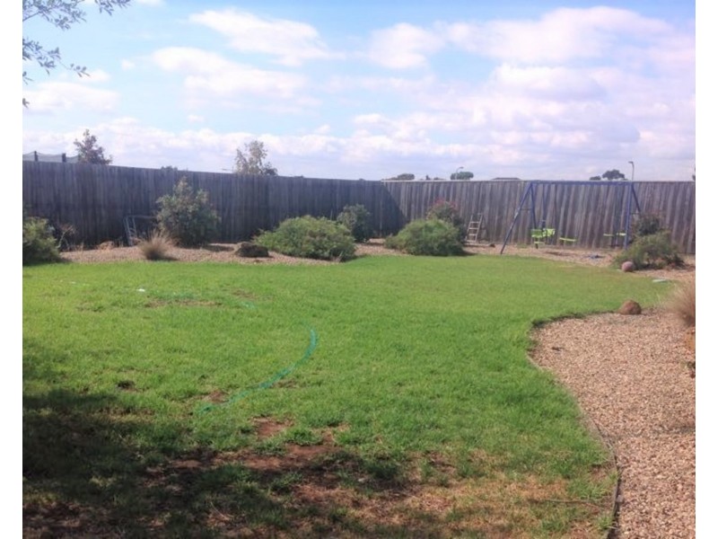 8 Lone Pine Square, Bacchus Marsh VIC 3340