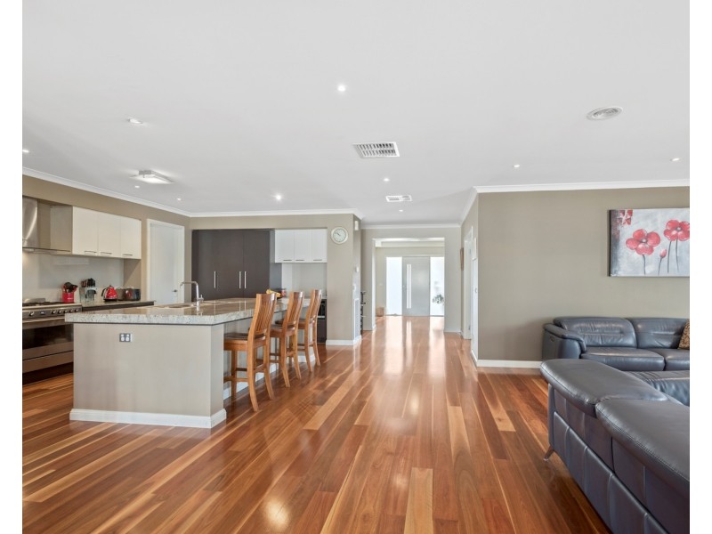 7 Janette Court, Darley VIC 3340