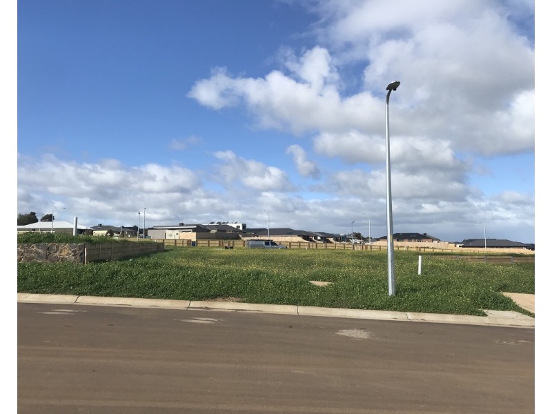 19 Holman Crescent, Bacchus Marsh VIC 3340