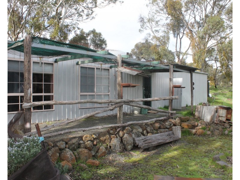 560 Reids Road, Rowsley VIC 3340