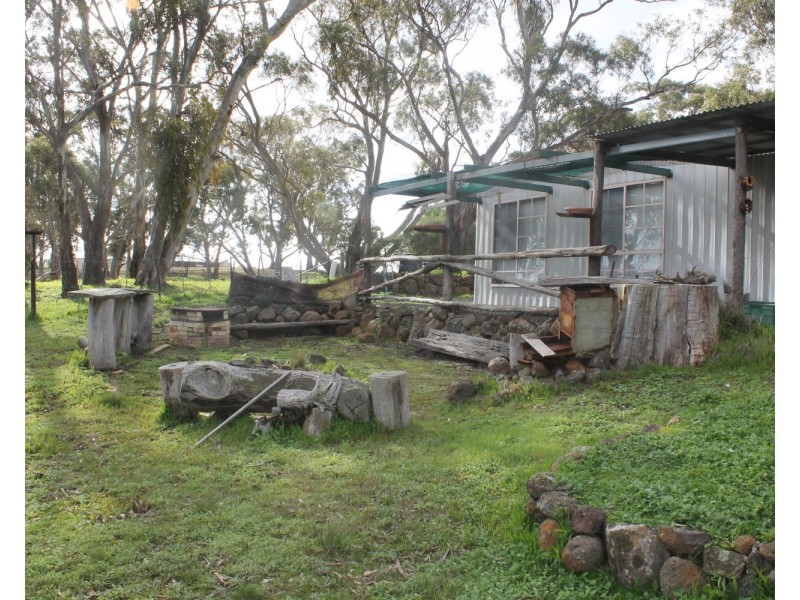 560 Reids Road, Rowsley VIC 3340