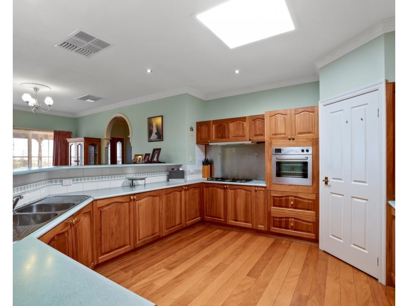 27 Moore Street, Maddingley VIC 3340