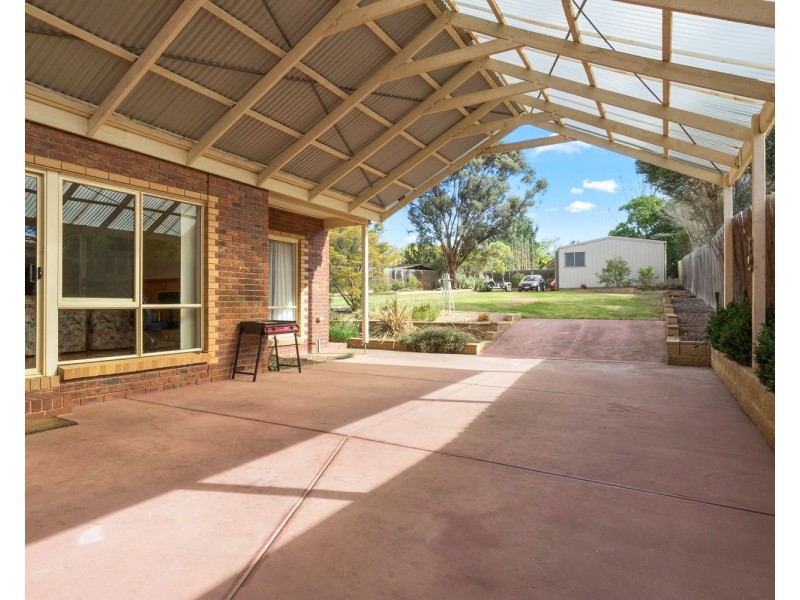 27 Moore Street, Maddingley VIC 3340