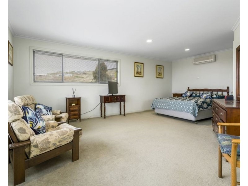 24 Manning Boulevard, Darley VIC 3340