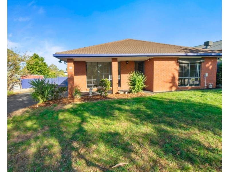27 Horder Crescent, Darley VIC 3340
