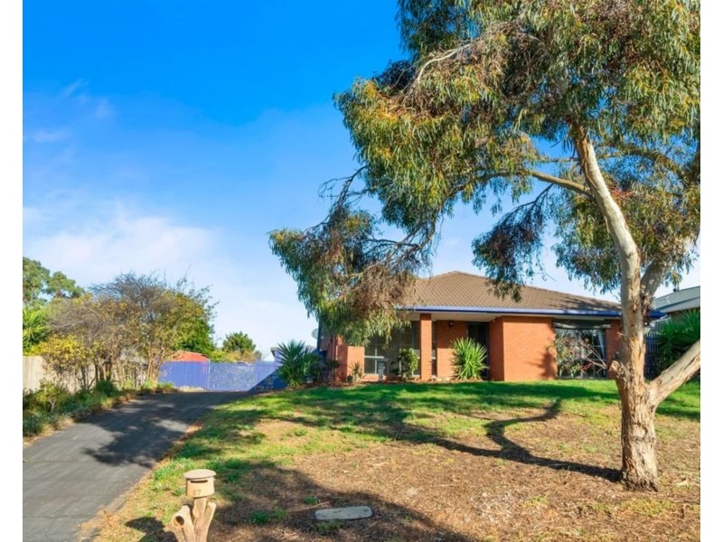 27 Horder Crescent, Darley VIC 3340