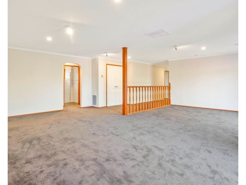 27 Horder Crescent, Darley VIC 3340