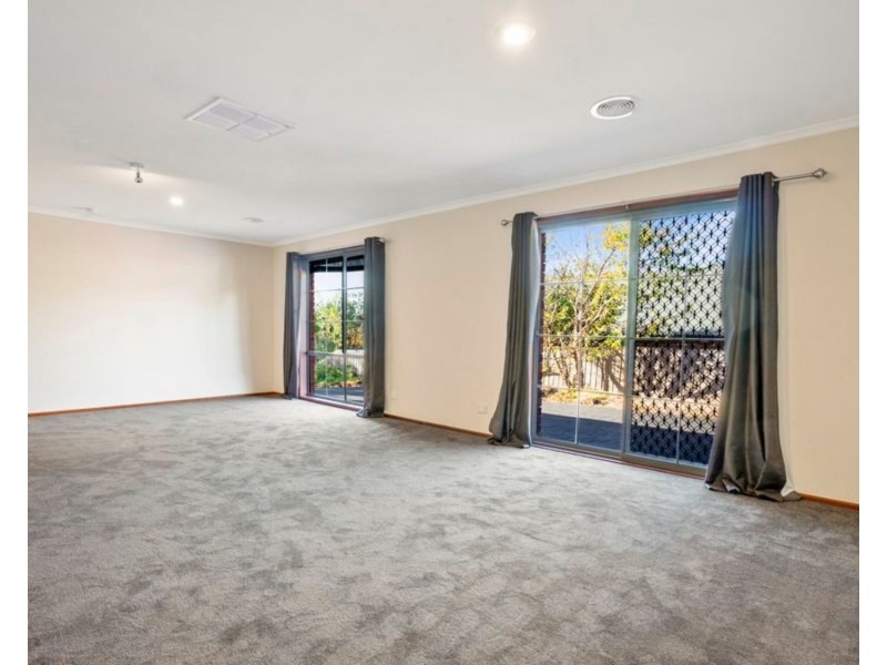 27 Horder Crescent, Darley VIC 3340