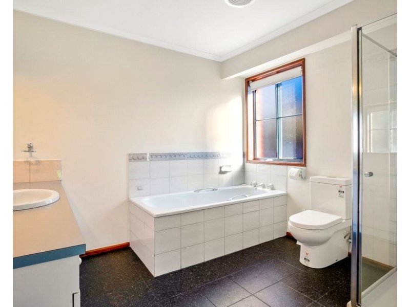 27 Horder Crescent, Darley VIC 3340