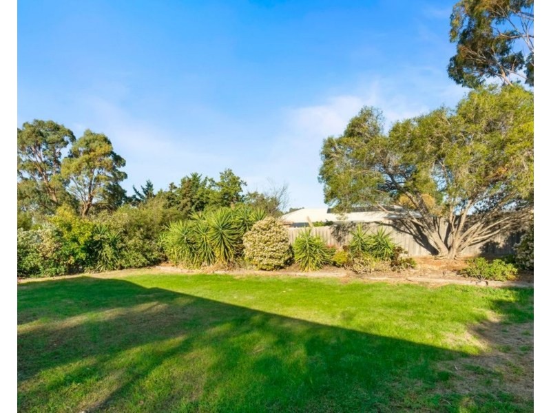 27 Horder Crescent, Darley VIC 3340
