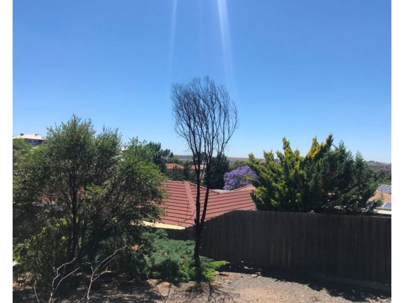 10 McLeod Drive, Bacchus Marsh VIC 3340