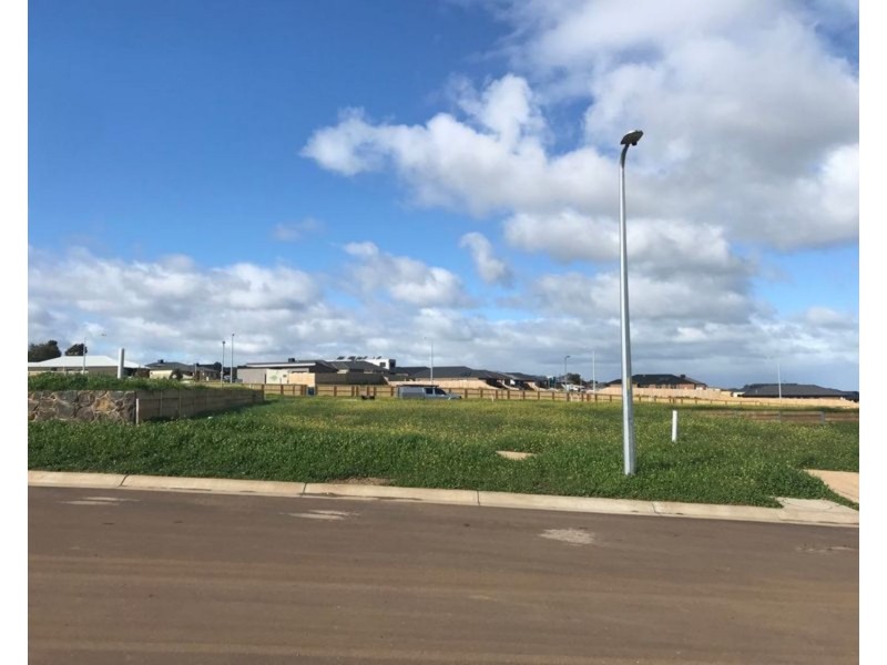 19 Holman Crescent, Bacchus Marsh VIC 3340