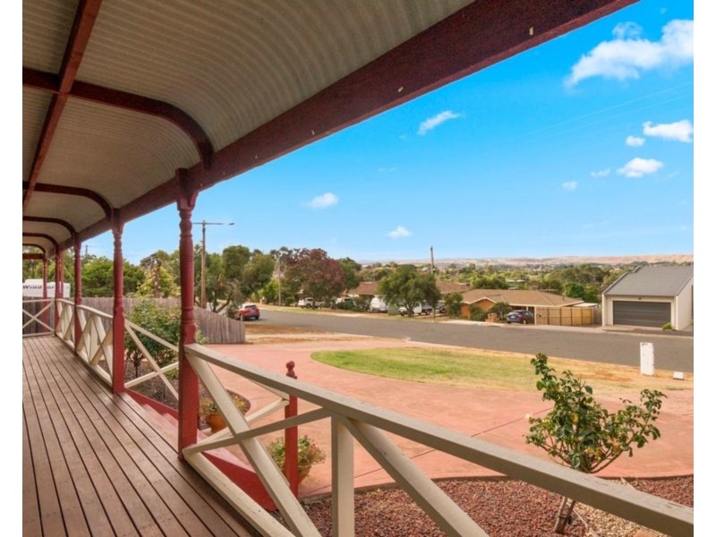 27 Moore Street, Maddingley VIC 3340