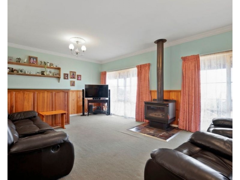 27 Moore Street, Maddingley VIC 3340