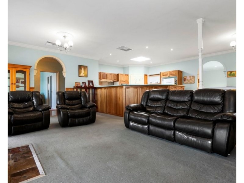 27 Moore Street, Maddingley VIC 3340