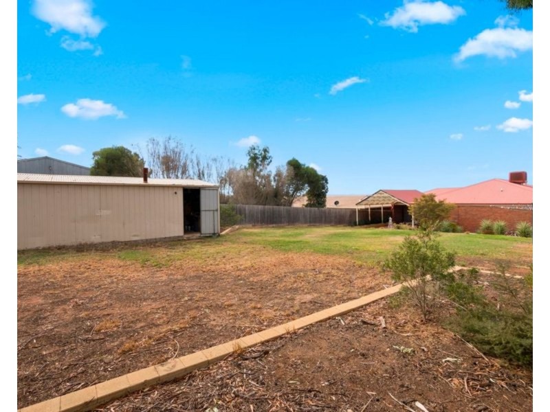 27 Moore Street, Maddingley VIC 3340