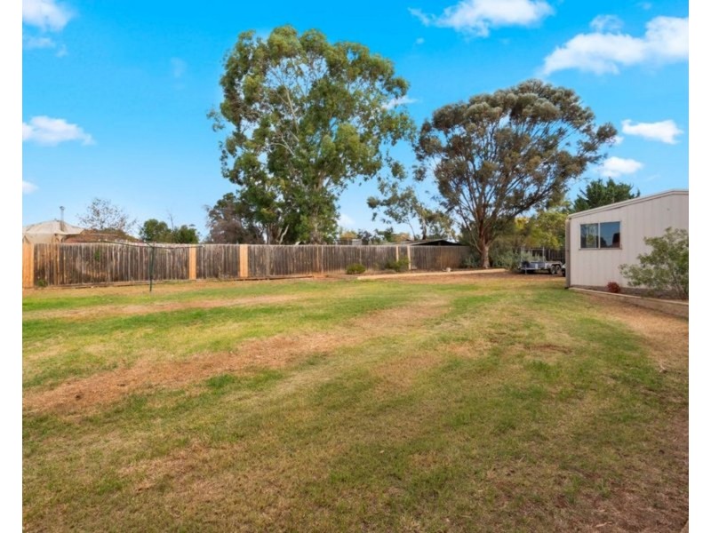 27 Moore Street, Maddingley VIC 3340