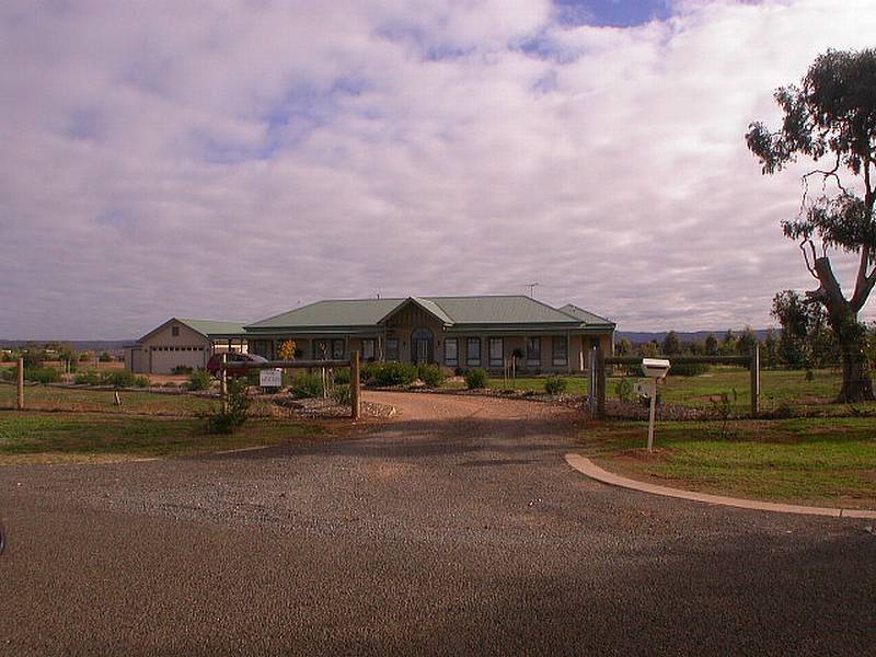 8 Hammond Circuit, Bacchus Marsh VIC 3340