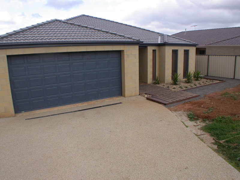 53 Grantleigh Drive, Bacchus Marsh VIC 3340