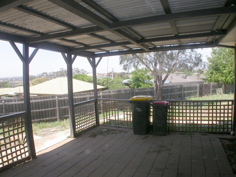 9 Taylor Drive, Bacchus Marsh VIC 3340