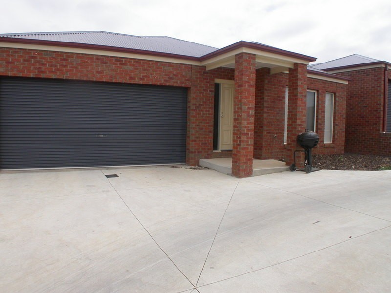 2/84 Clifton Drive, Bacchus Marsh VIC 3340