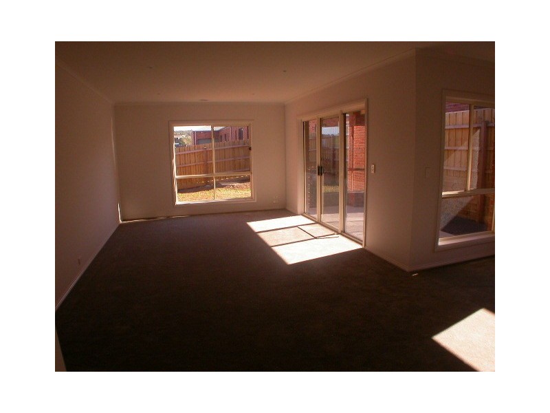 2/84 Clifton Drive, Bacchus Marsh VIC 3340