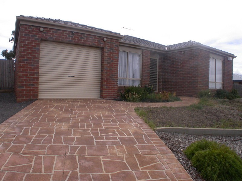 13 McLennan Avenue, Bacchus Marsh VIC 3340