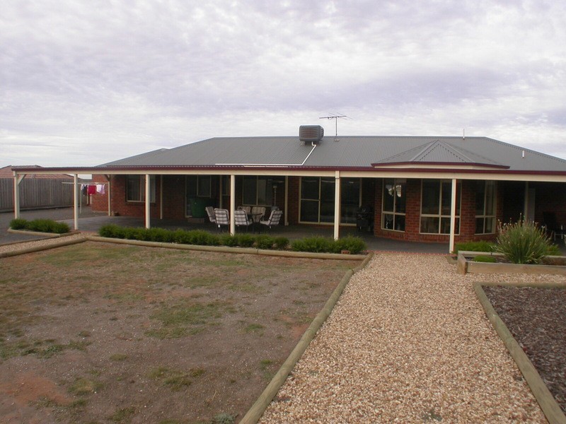 28 Maddison Circuit, Bacchus Marsh VIC 3340