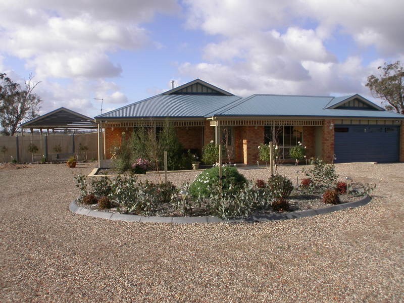 4 Carberry Drive, Hopetoun Park VIC 3340