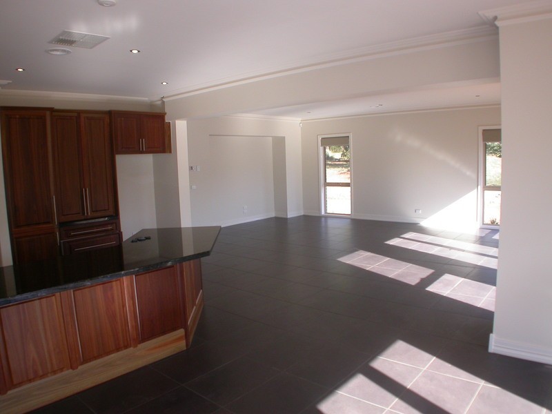 6 Hall Street, Ballan VIC 3342