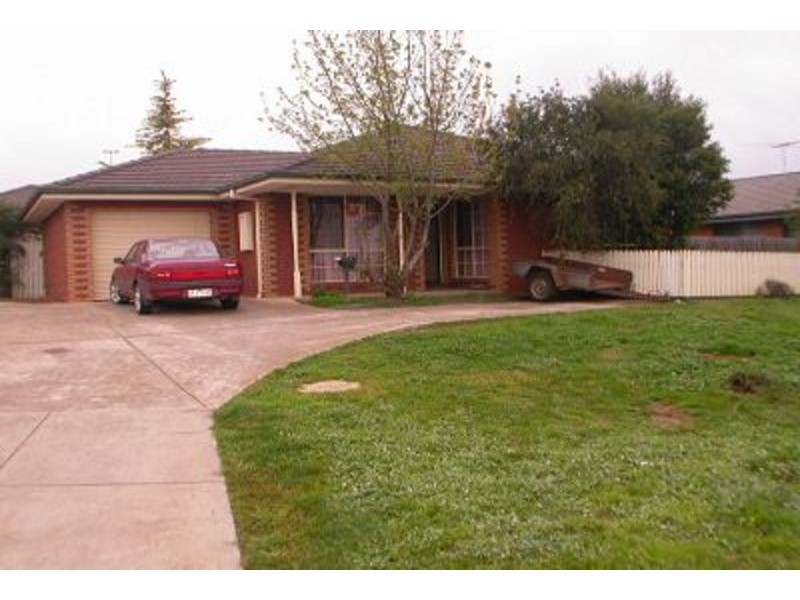 1/8 Pike Place, Bacchus Marsh VIC 3340