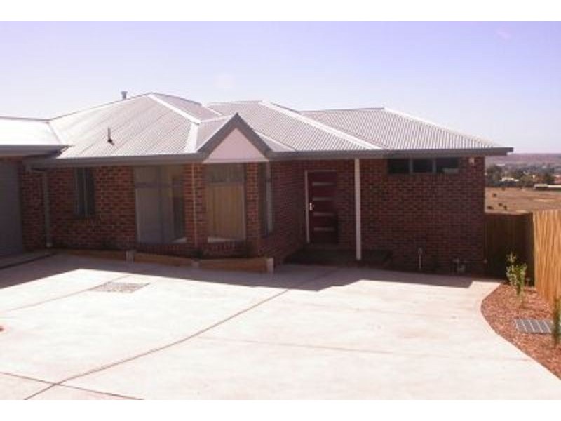 2/10 Fredrick Street, Bacchus Marsh VIC 3340