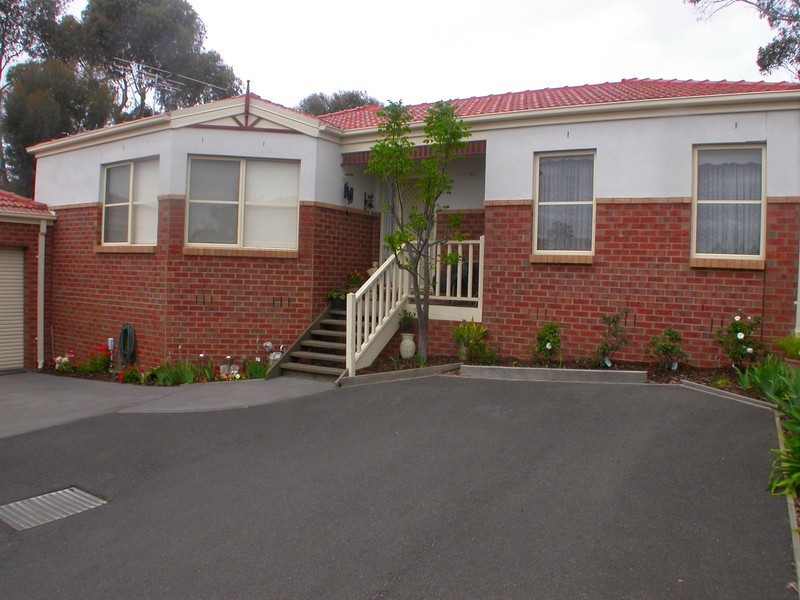 4/13 Carey Crescent, Bacchus Marsh VIC 3340