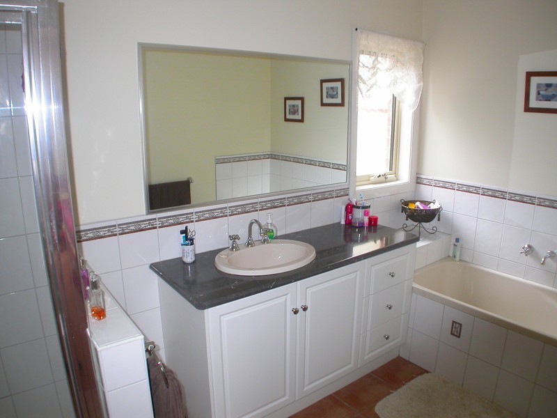 4/13 Carey Crescent, Bacchus Marsh VIC 3340