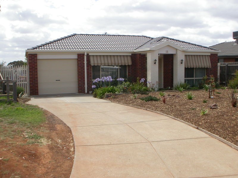 18 Peters Close, Bacchus Marsh VIC 3340