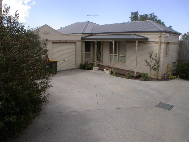 2/12 Higgins Court, Bacchus Marsh VIC 3340