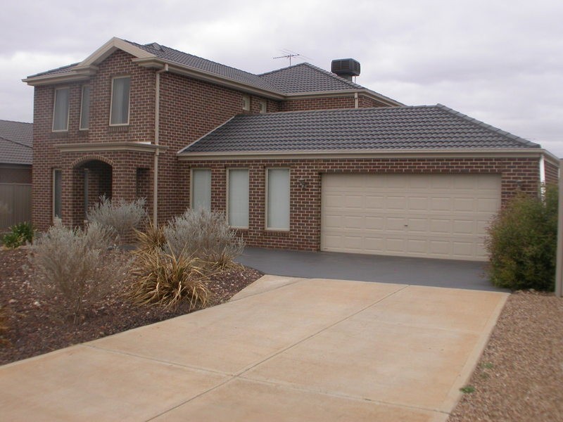 4 Riverbend Drive, Darley VIC 3340