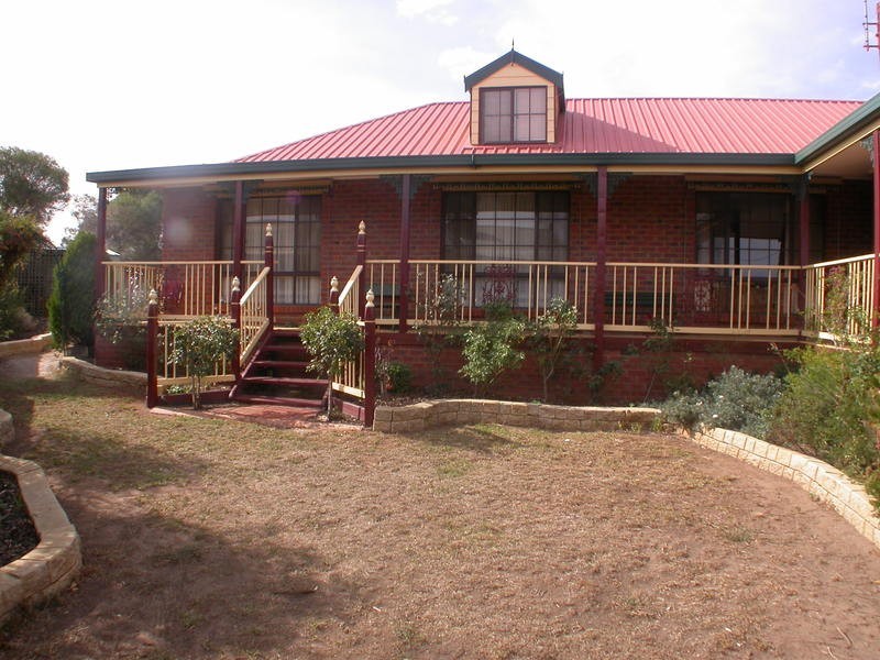 4 Chicquita Court, Bacchus Marsh VIC 3340
