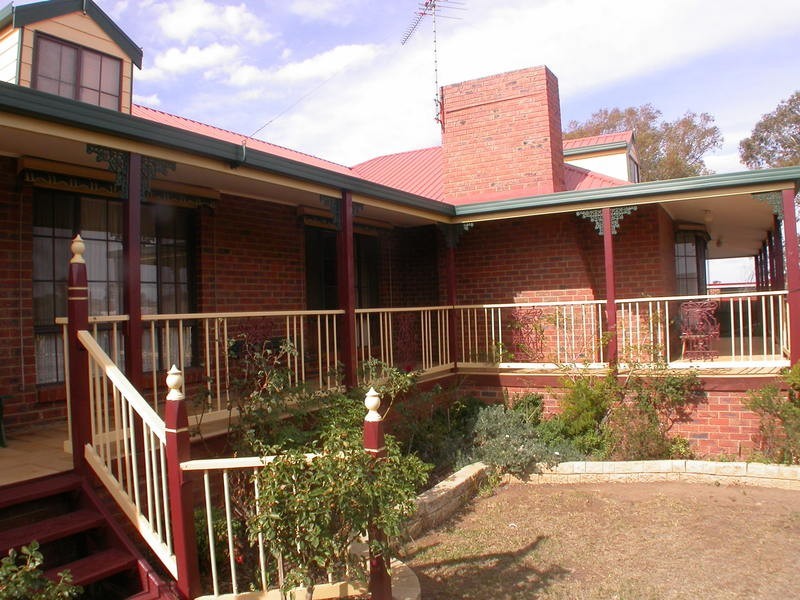 4 Chicquita Court, Bacchus Marsh VIC 3340