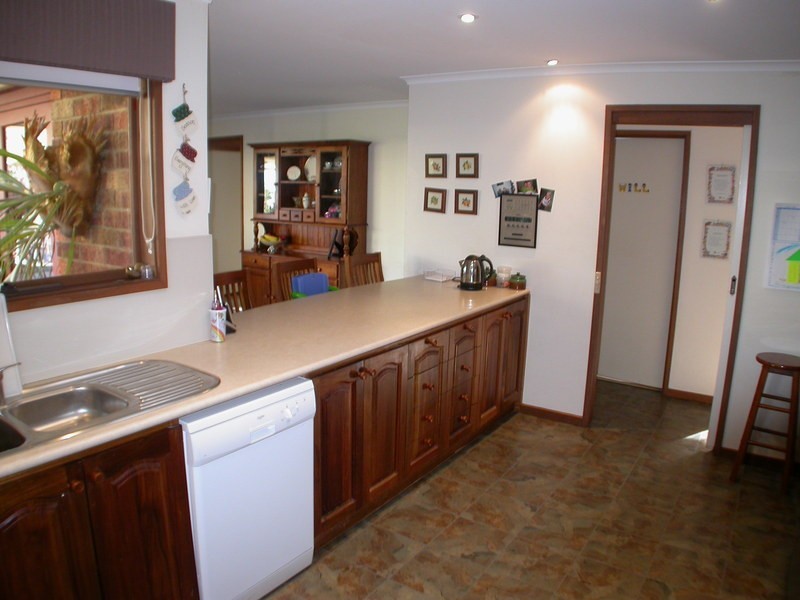 31 Riversdale Crescent, Bacchus Marsh VIC 3340