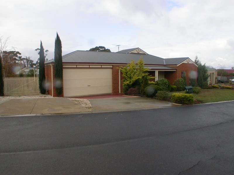 8 Stamford Close, Bacchus Marsh VIC 3340