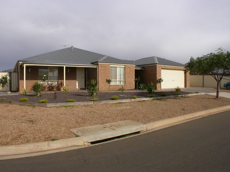 8 Grantleigh Drive, Bacchus Marsh VIC 3340